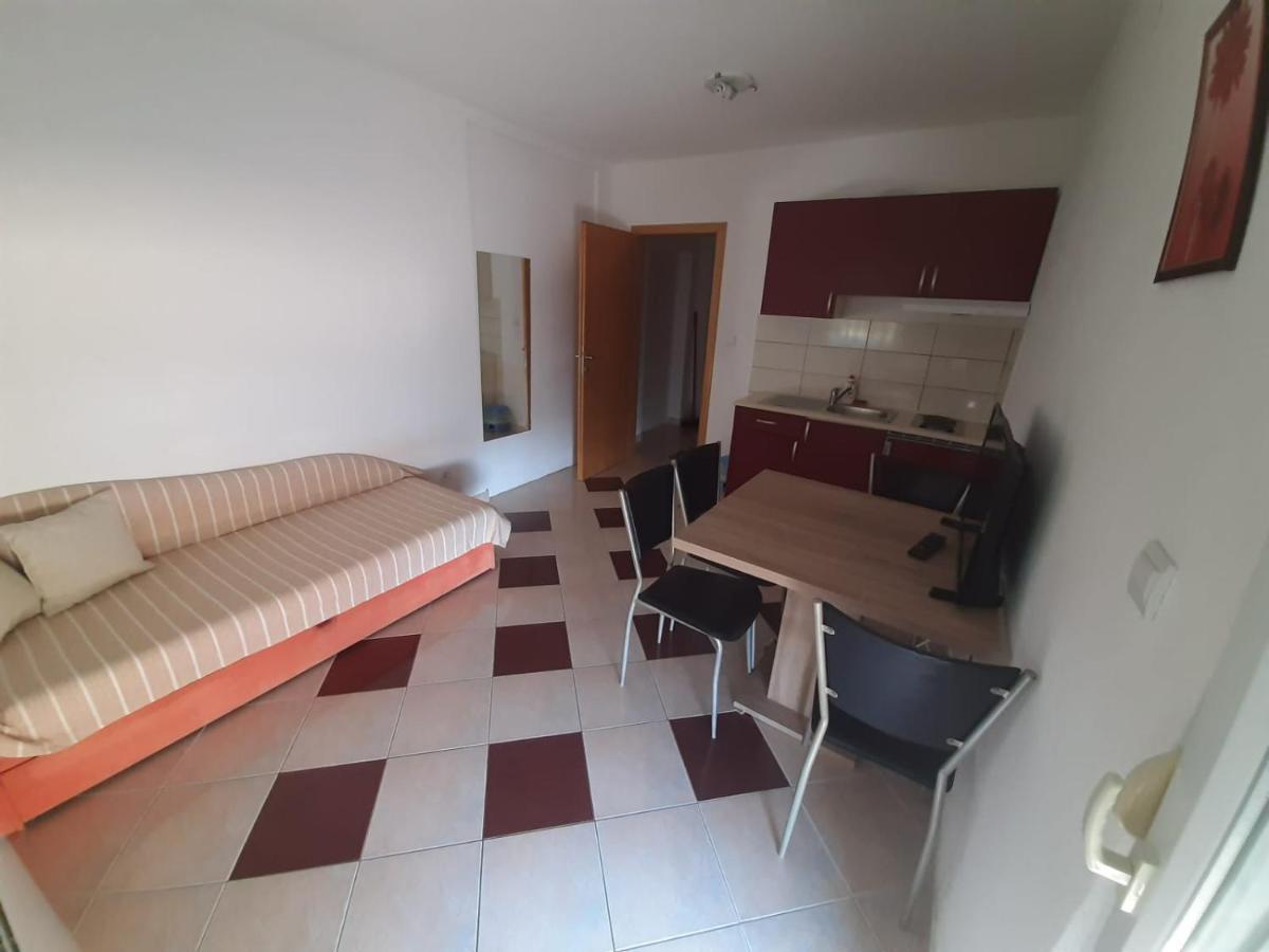 Apartments Nina Проманья Экстерьер фото