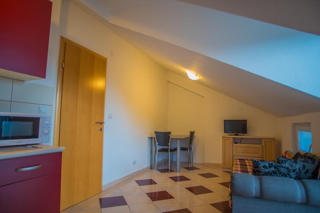 Apartments Nina Проманья Экстерьер фото